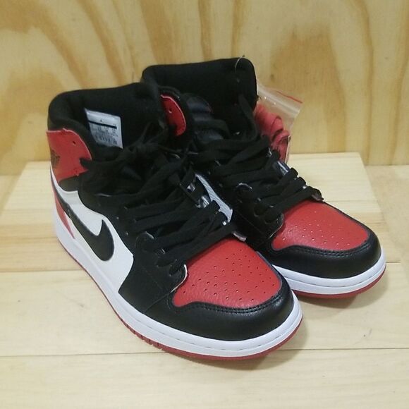 Nike Air Jordan 1 Mid Bred Toe White Fire Red  Wmn's size 7 - Picture 3 of 9